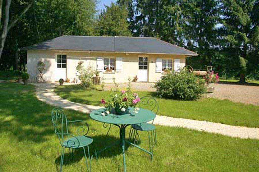 Hôtel les Grands Chênes Saint-Fargeau  Exterior foto