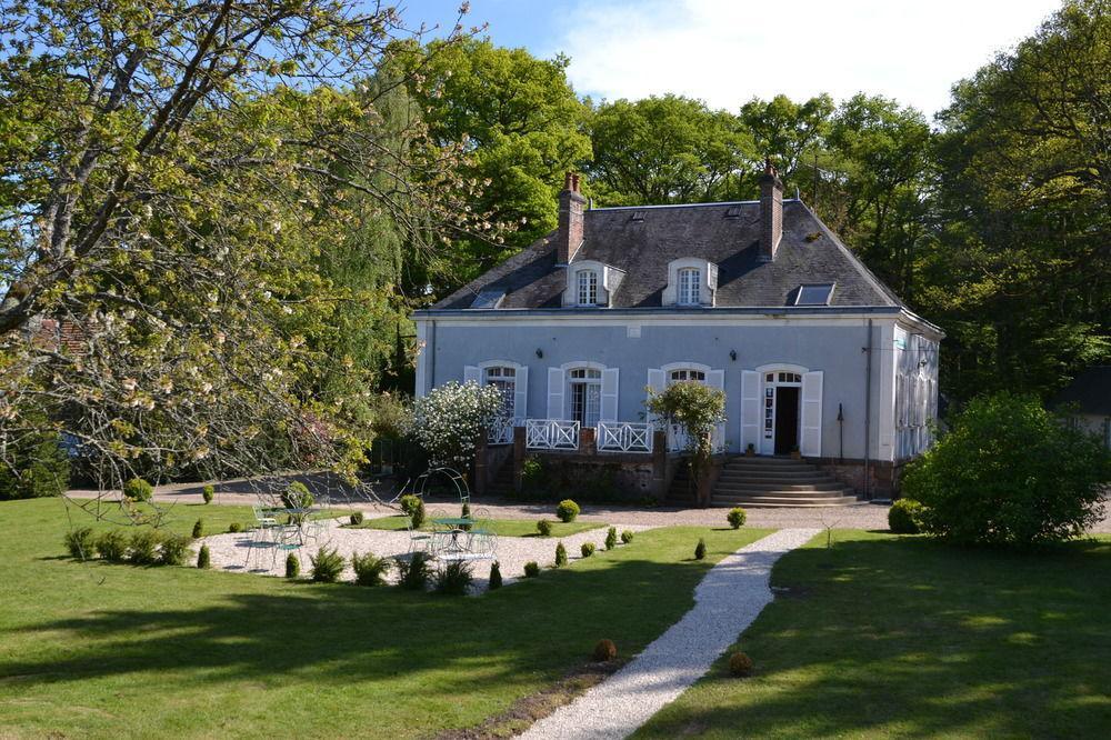 Hôtel les Grands Chênes Saint-Fargeau  Exterior foto
