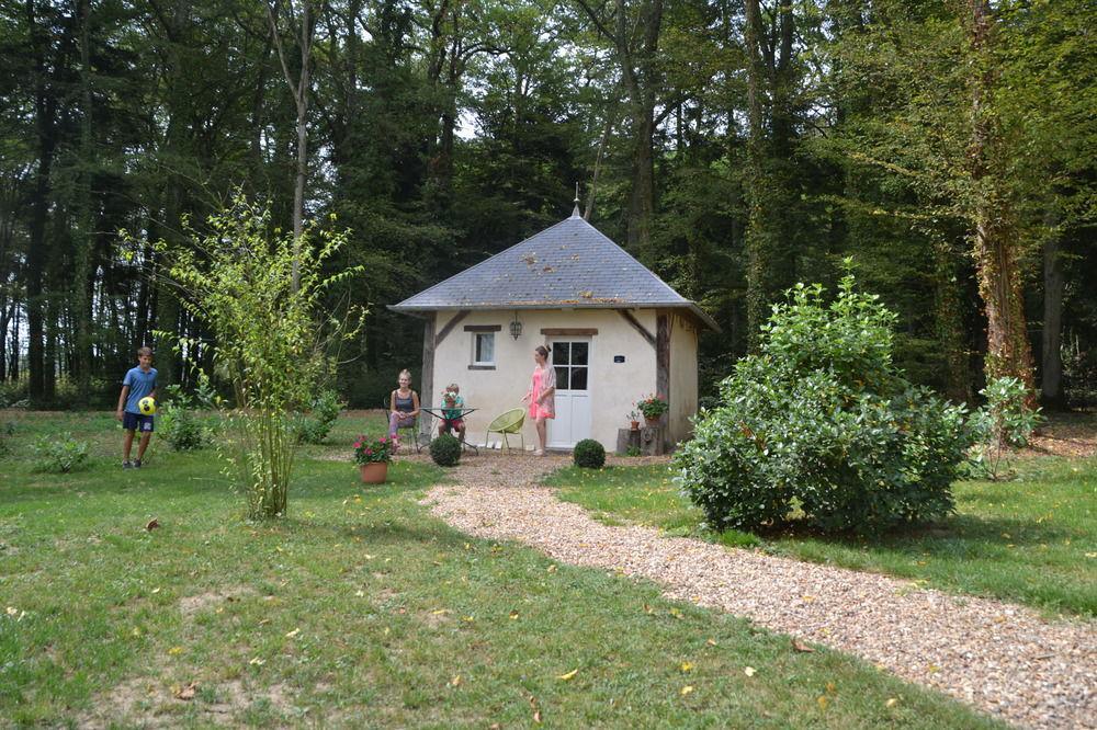 Hôtel les Grands Chênes Saint-Fargeau  Exterior foto