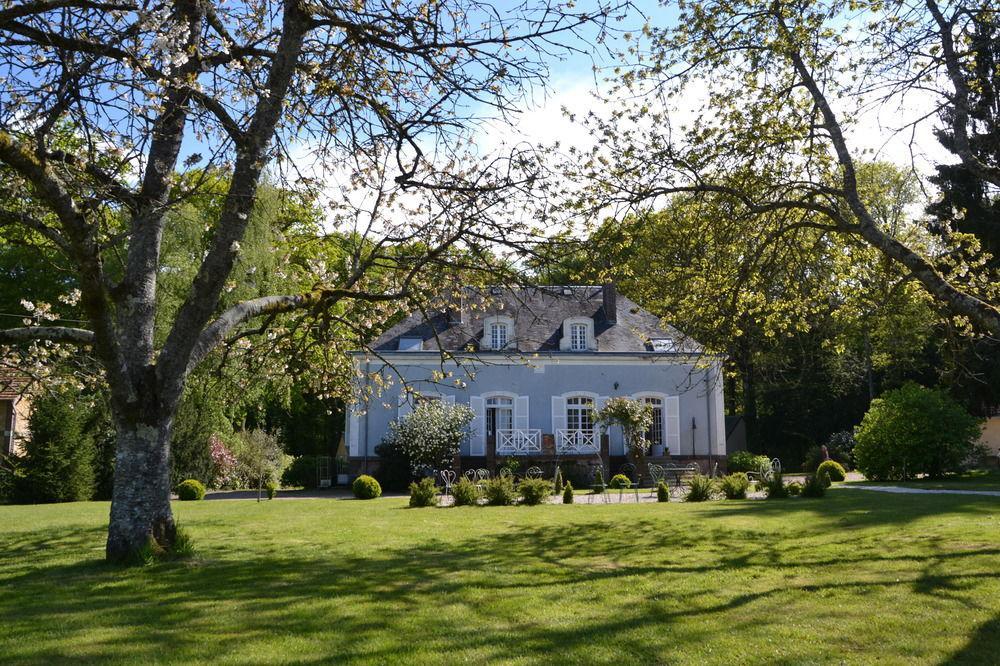 Hôtel les Grands Chênes Saint-Fargeau  Exterior foto